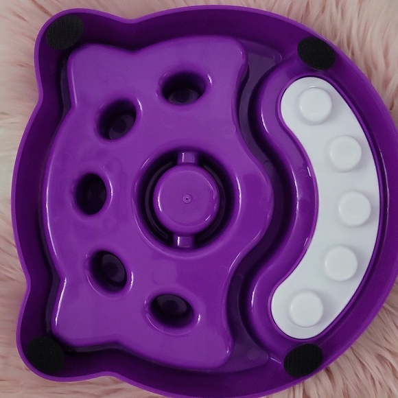 SALE!! Brand New Amazon Basics Pet Activity Center & Feeder - Picture 3 of 3